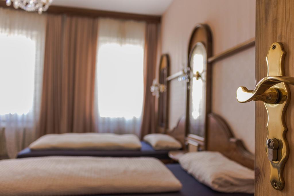 Hotel Five Seasons Furth Bagian luar foto