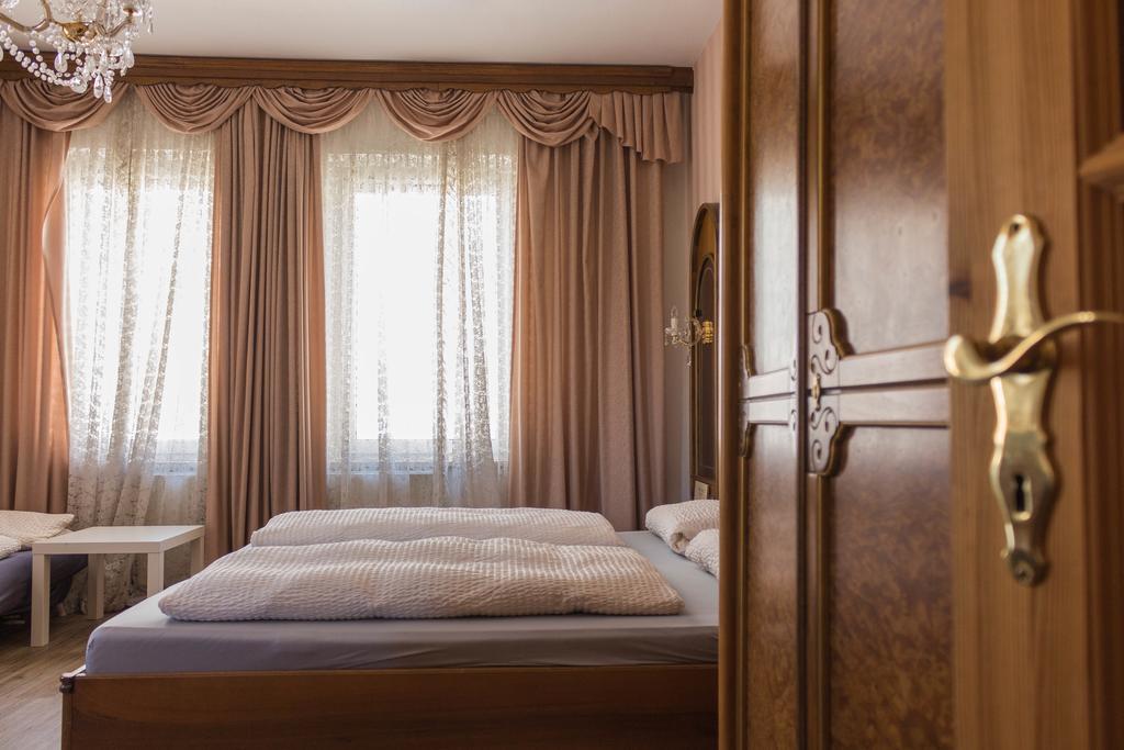 Hotel Five Seasons Furth Bagian luar foto