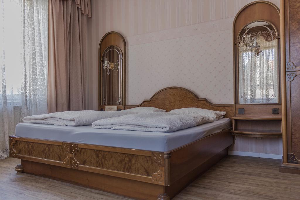 Hotel Five Seasons Furth Bagian luar foto