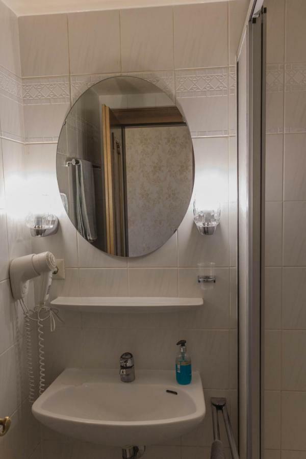 Hotel Five Seasons Furth Bagian luar foto