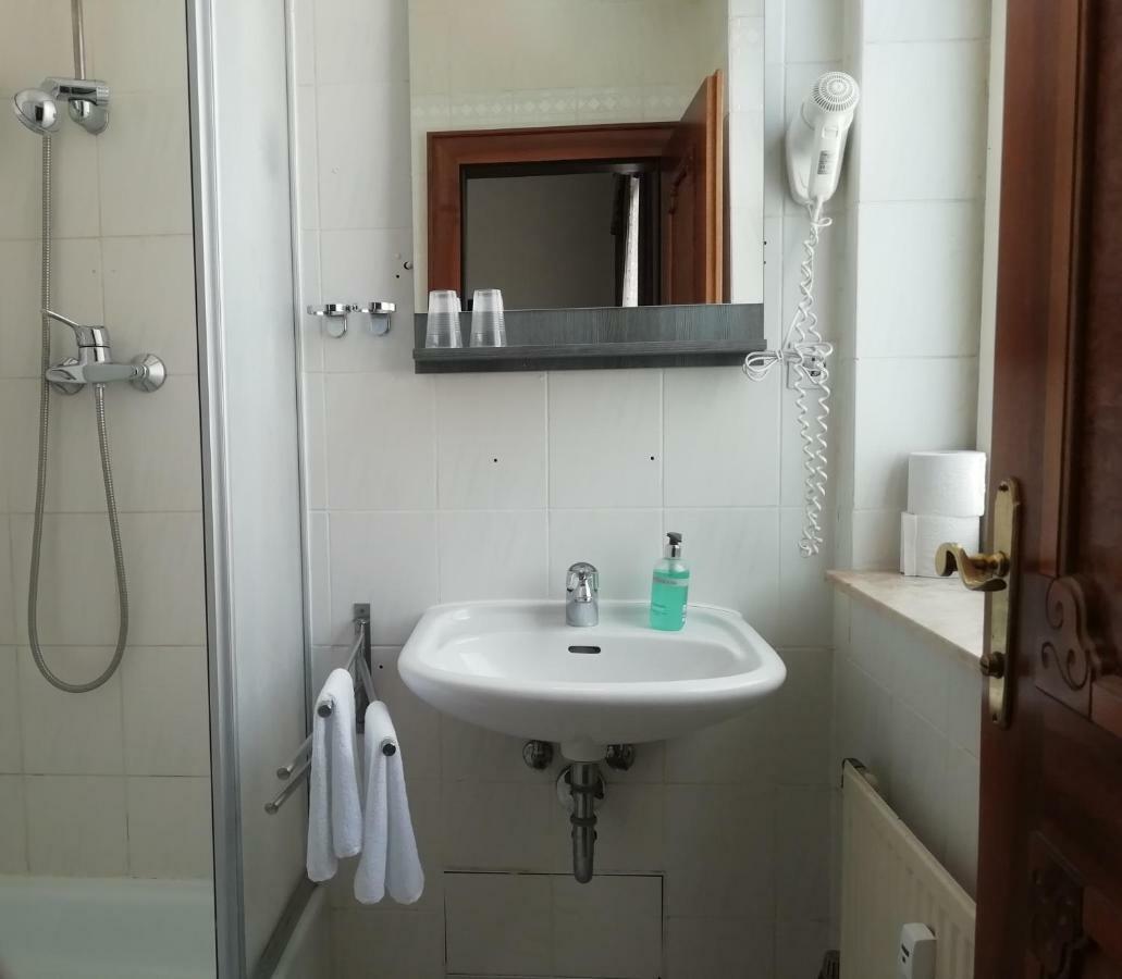 Hotel Five Seasons Furth Bagian luar foto