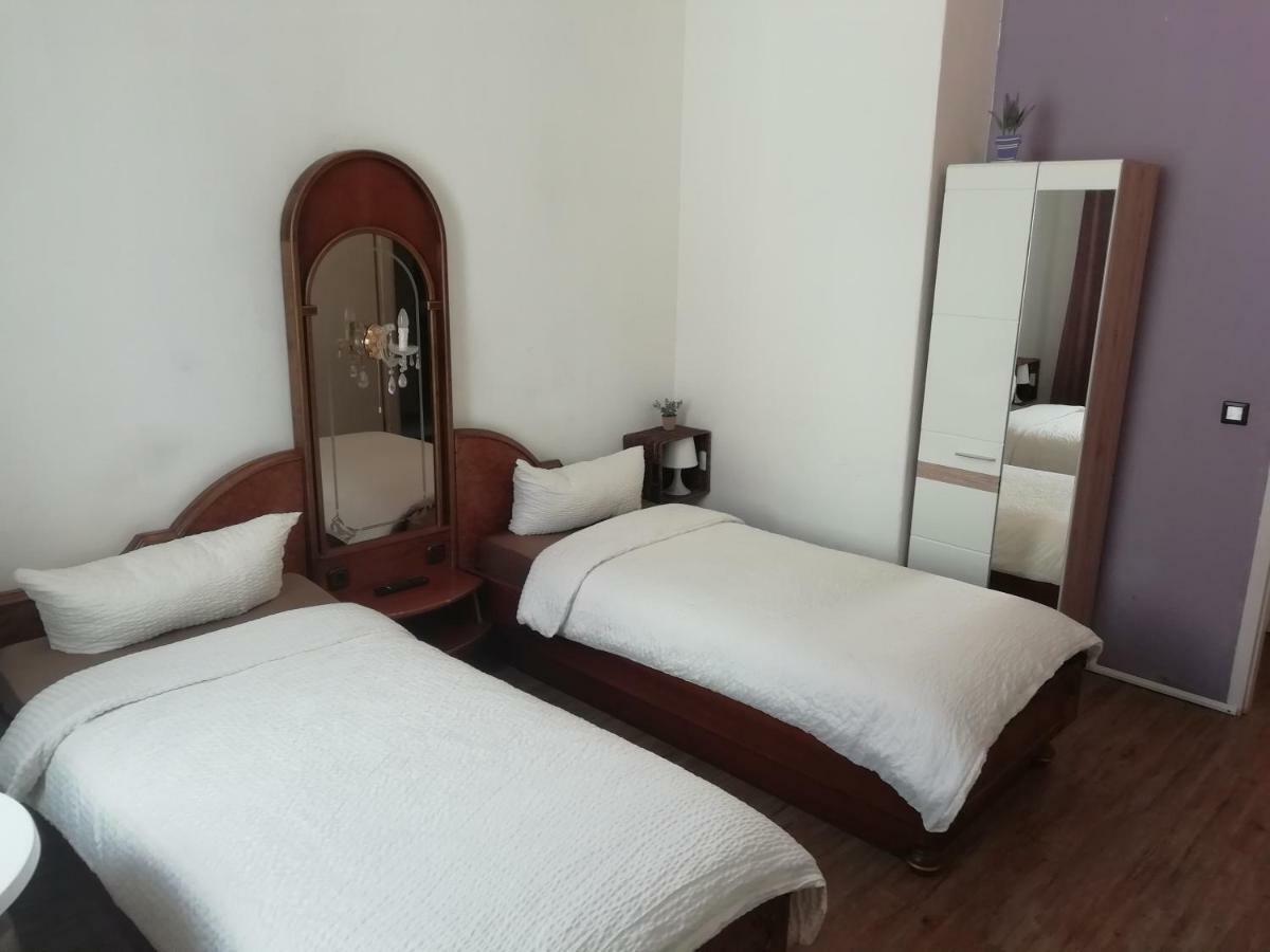 Hotel Five Seasons Furth Bagian luar foto